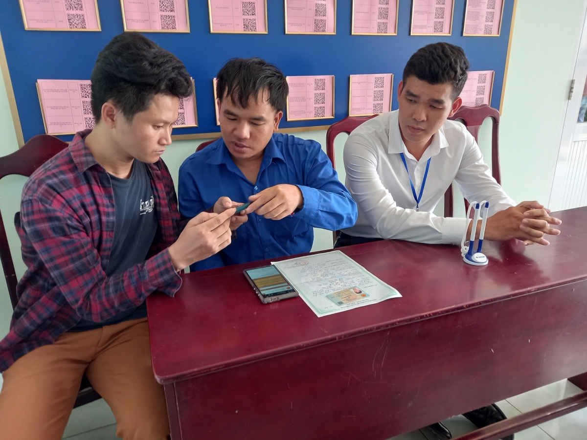 Khánh Hòa huy động giảng viên, sinh viên công nghệ thông tin hỗ trợ vận hành chính